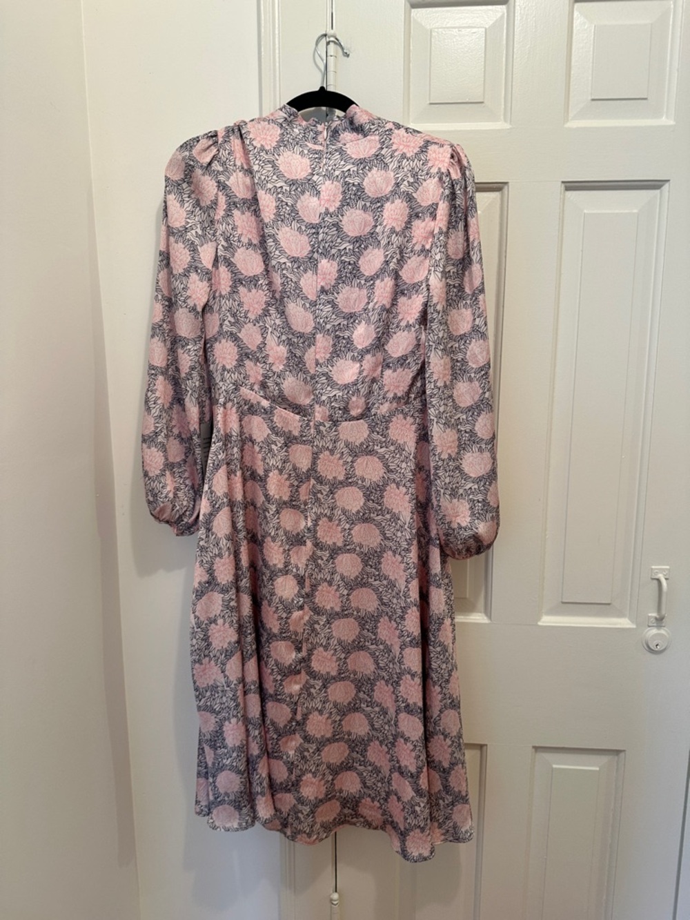Gal Meets Glam Lizzie Pink and Navy Floral V-Neck Midi Dress from Nordstrom - Picture 7 of 13